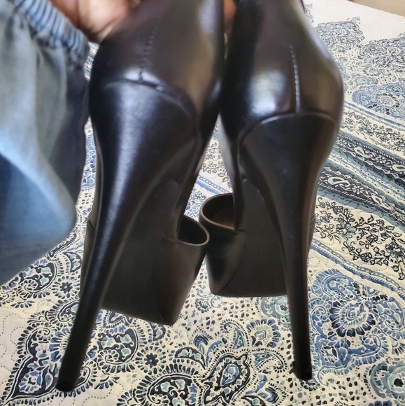 SOLD!!They are really amazin shoes - Picture 5 of 6